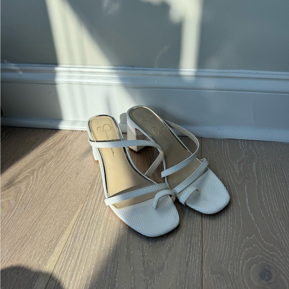 Jessica Simpson brand mini white kitten heels! So cute - Picture 4 of 4